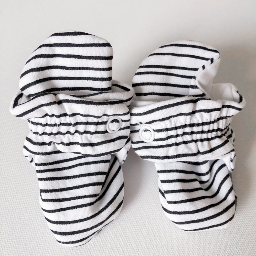 Zutano NWOT Black/White Booties